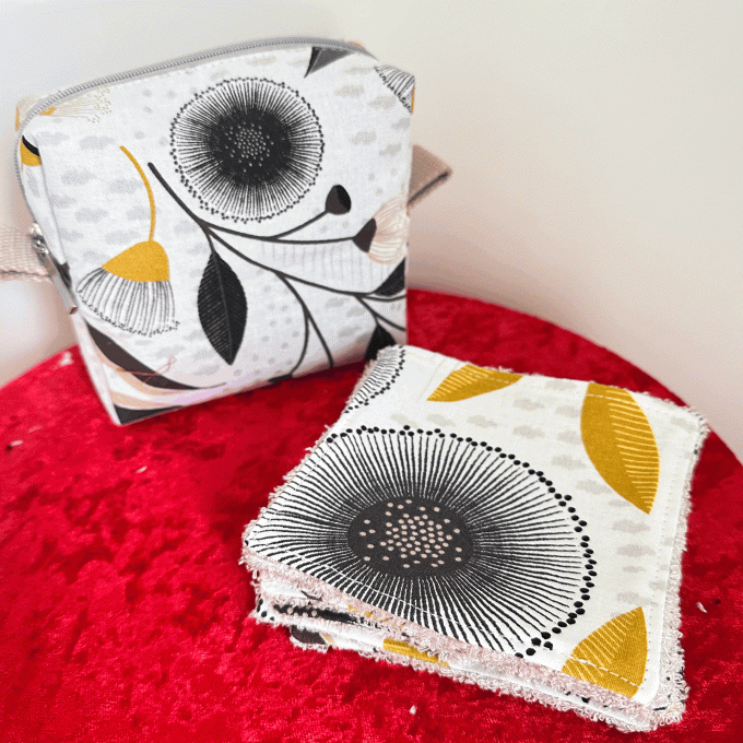 POCHETTE ET 7 LINGETTES