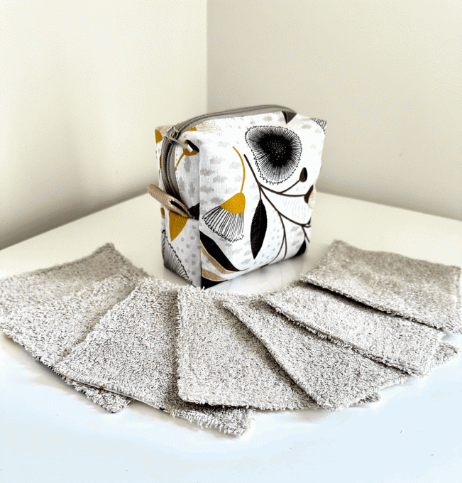 POCHETTE ET 7 LINGETTES